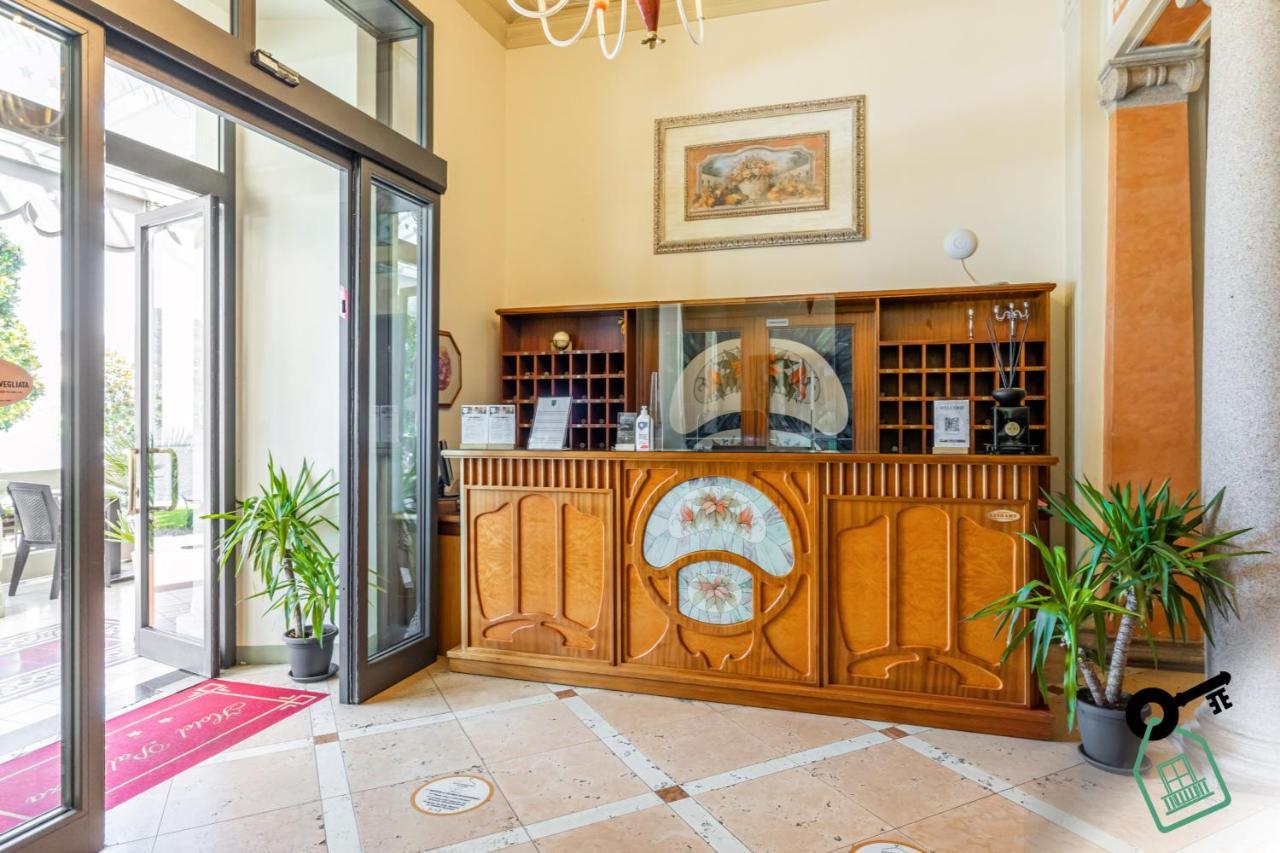 Hotel Rooms Lago Maggiore Вербания Екстериор снимка